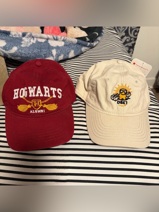 Other - Hogwarts Alumni Red Cap & Cream Embroidered Sun Hat - 2 Pack